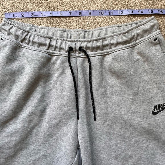 Mens Nike Tech Fleece 7” Shorts Size Large - Picture 2 of 9